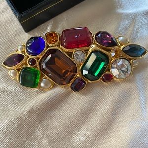 Vintage Chanel gripoix brooch gold plated hardware